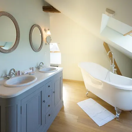 Chambres D'hotes Le Presbytere Bed & Breakfast Saint-Loup-de-Fribois